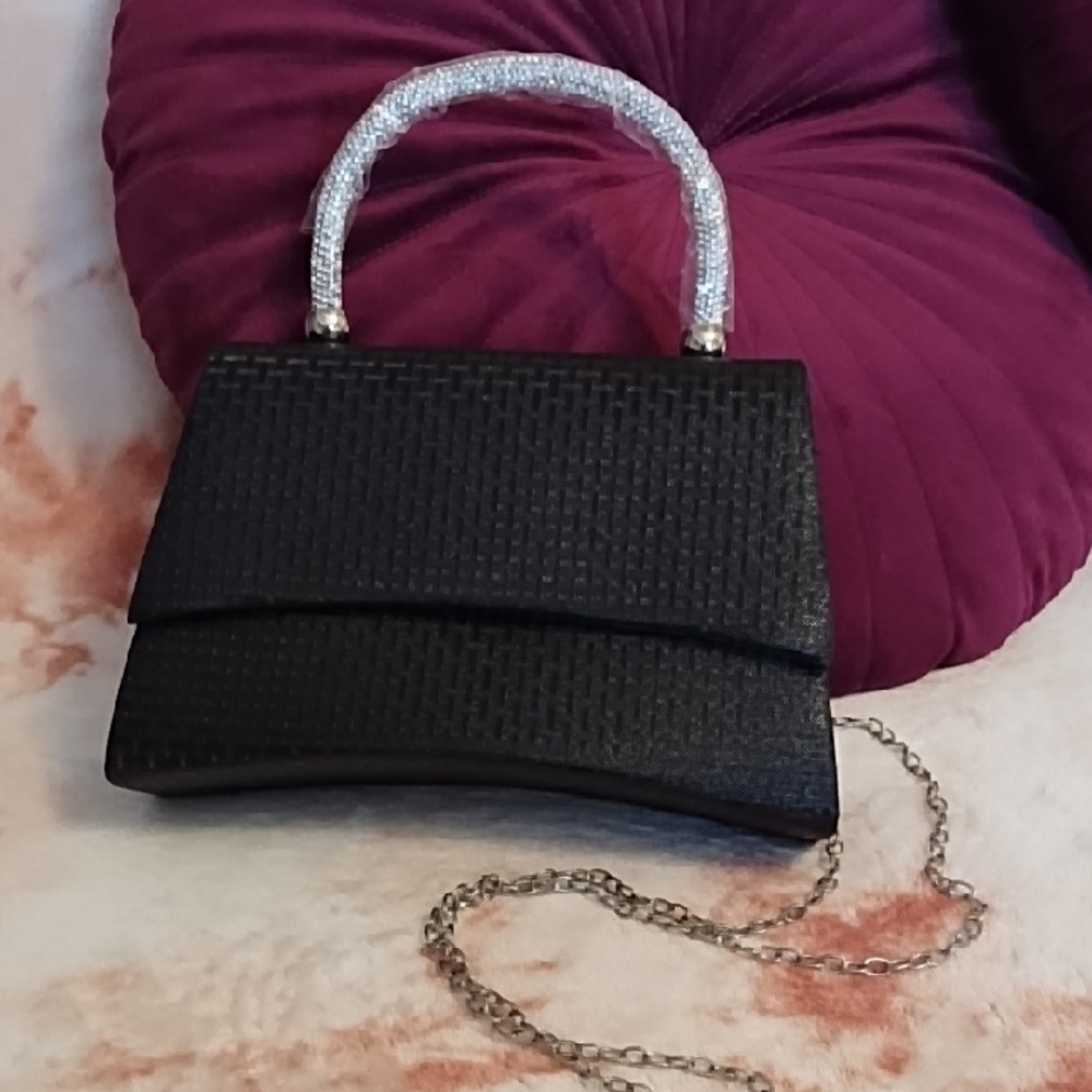 Sleek Black Handbag with Minimalist Design